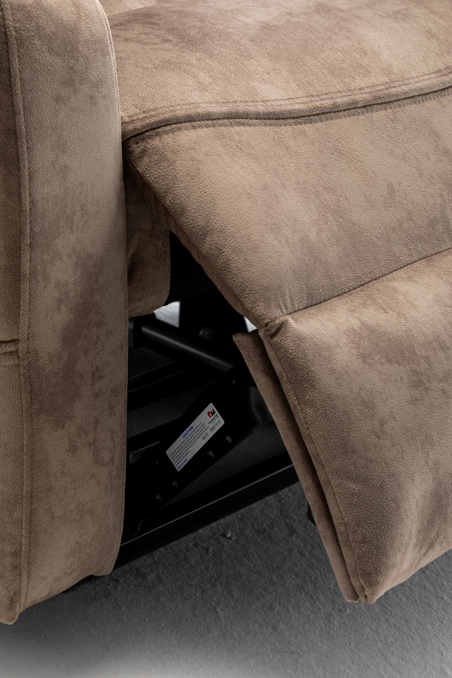 ComfortMax Lift Recliner Chair with Massage - View 14 - MuMu